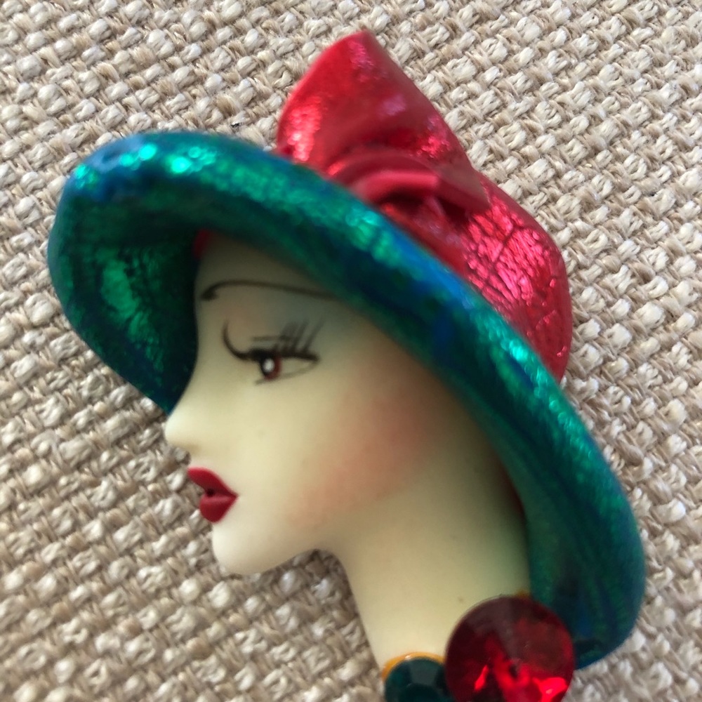 "LADY HEAD Brooch Pin